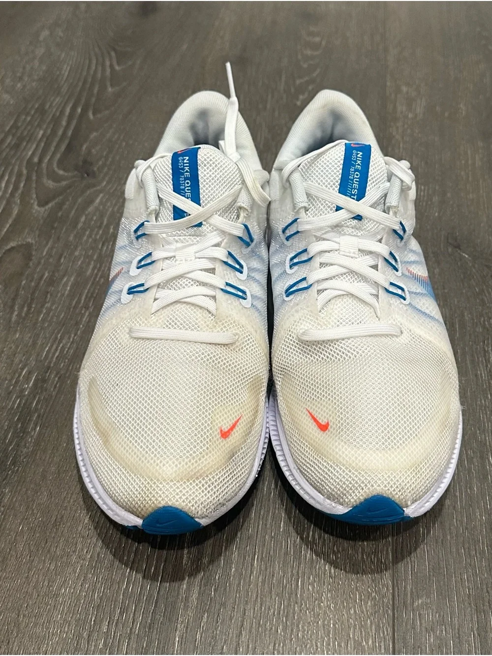 Nike Men’s Quest 5  White Athletic Running Shoes with Blue and Red Accents